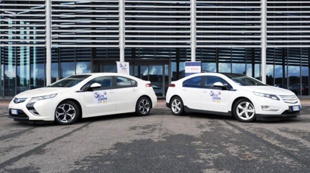 Chevroelt Volt a Opel Ampera zatiaľ veľkú dieru...