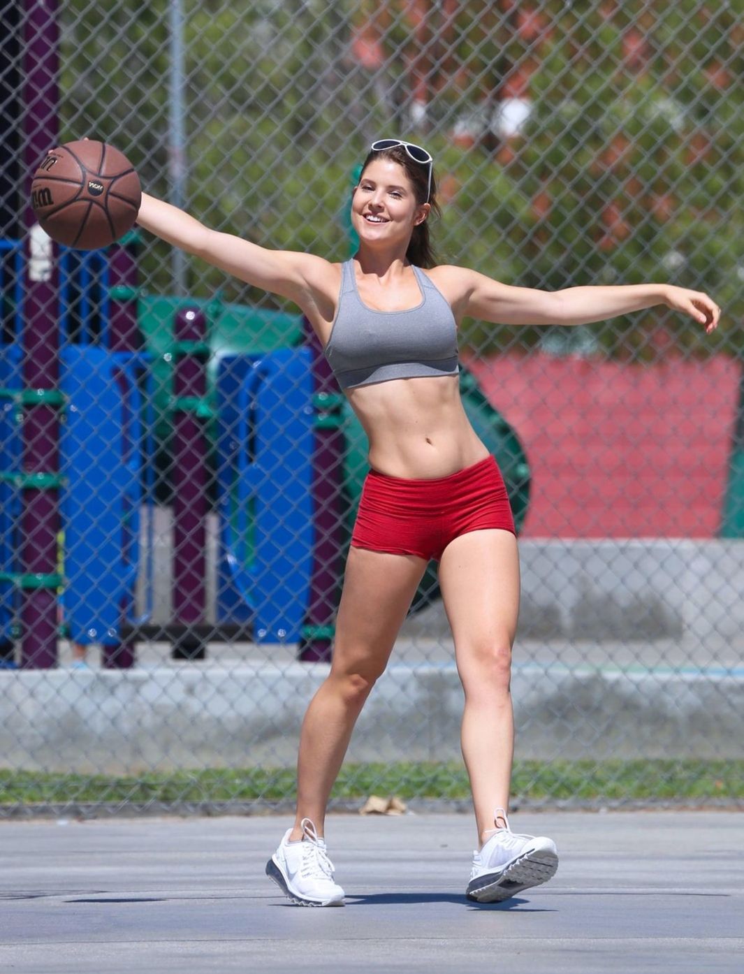 Bývalá playmate a modelka Amanda Cerny počas...