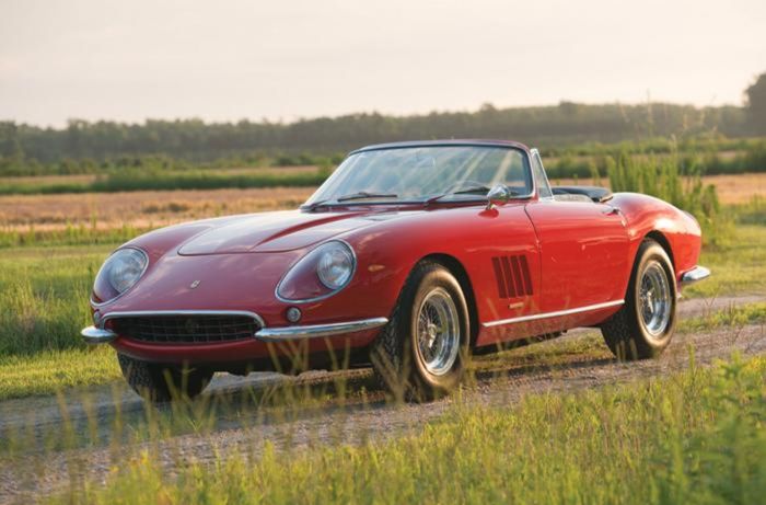 Tretím najdrahším veteránom je Ferrari 275...