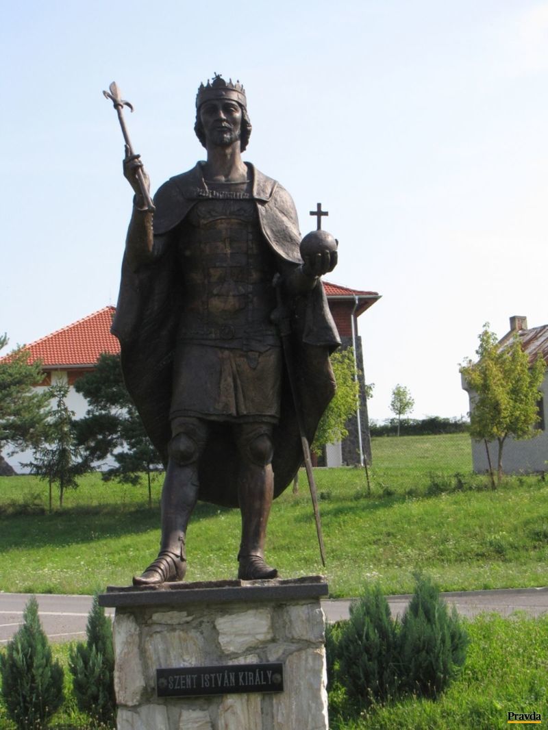 Park svätého Štefana s dominantnou sochou...