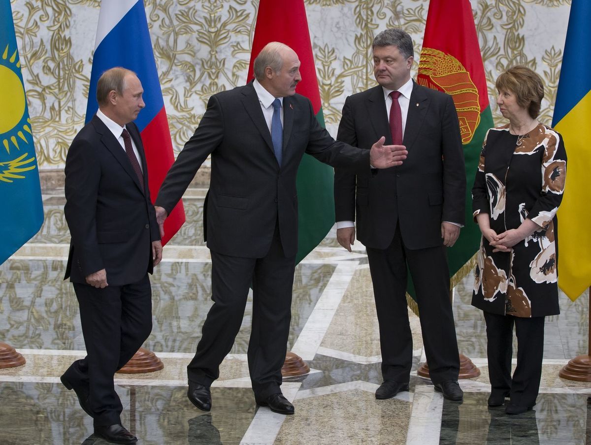 Prezident Alexandr Lukašenko (druhý zľava),...