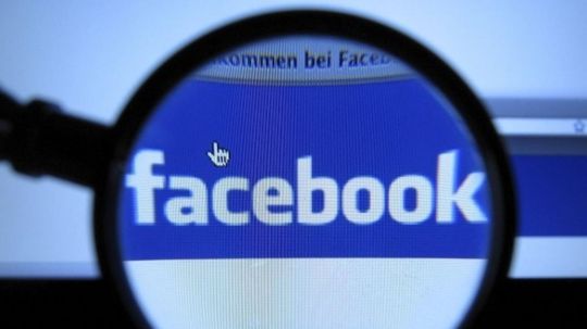 Moslimskí extrémisti protestujú proti Facebooku, vadí im blokovanie profilov