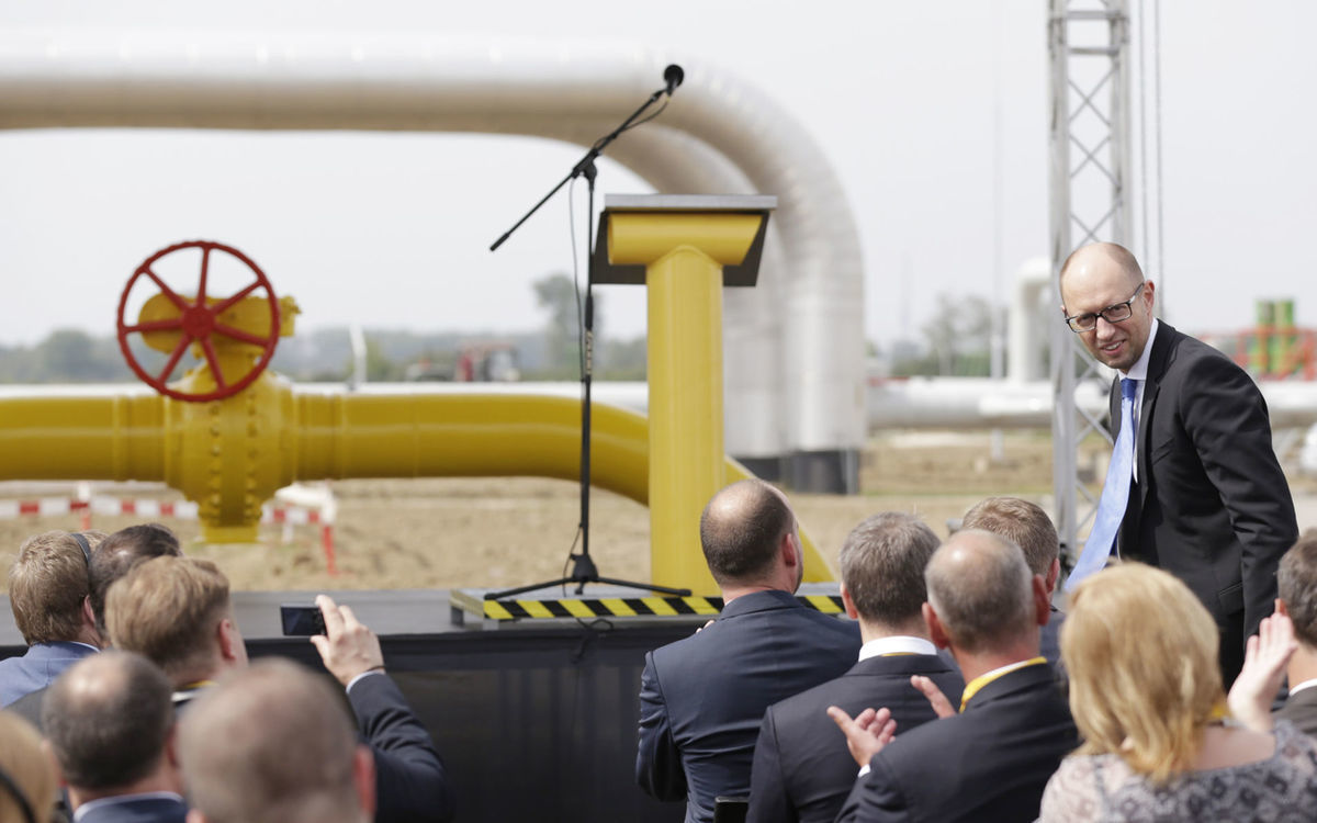 Ukrajinský premiér Arsenij Jaceňuk prichádza na...