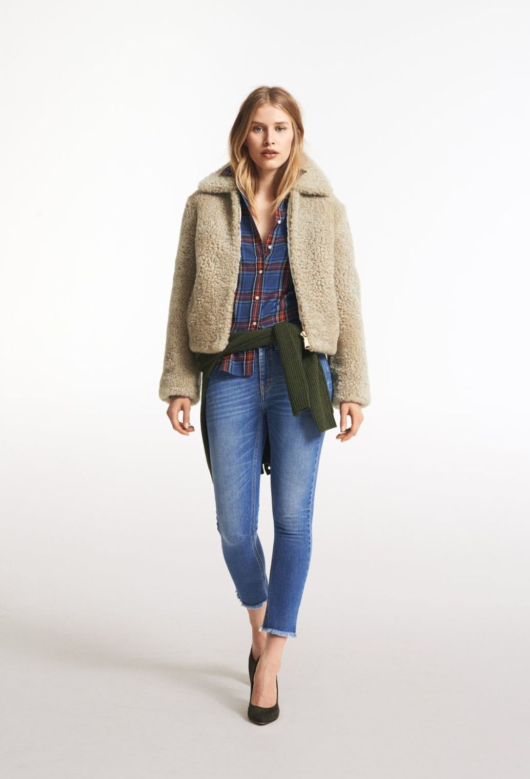 Kozia alebo ovčia srsť sú materiálmi, ktoré sa...