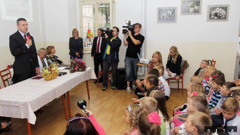 Minister školstva, vedy, výskumu a športu Peter...