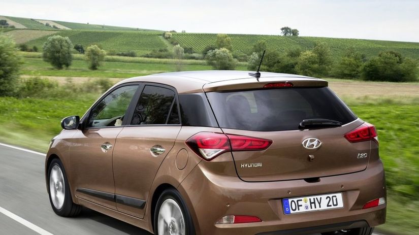 Zaujímavým prvkom dizajnu exteriéru je čierny...