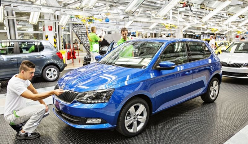 Prvá Fabia má modrý lak Race Blue. O motore pod...
