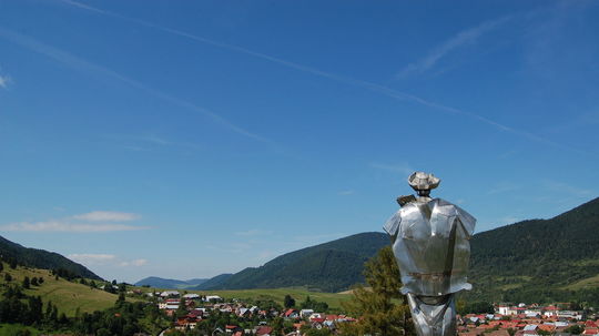 Na kopci nad Terchovou sa nachádza monumentálna...