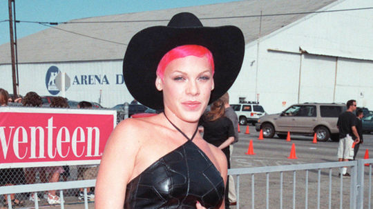 Rok 1999: Speváčka Pink na vyhlásení Teen...