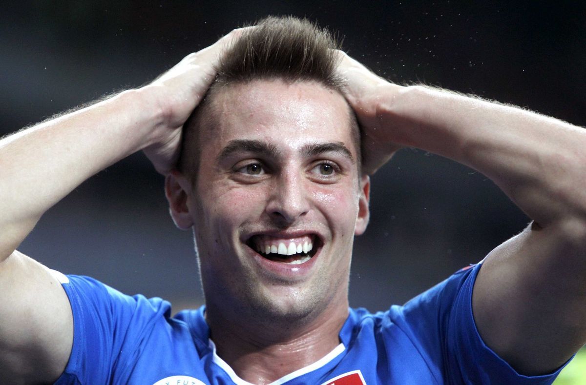 Slovenský futbalista Robert Mak sa teší z gólu...