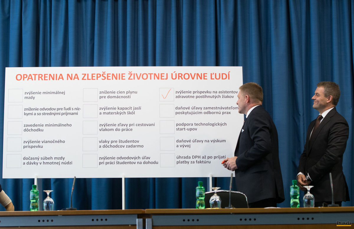 Robert Fico (vľavo) s Petrom Pellegrinim počas...
