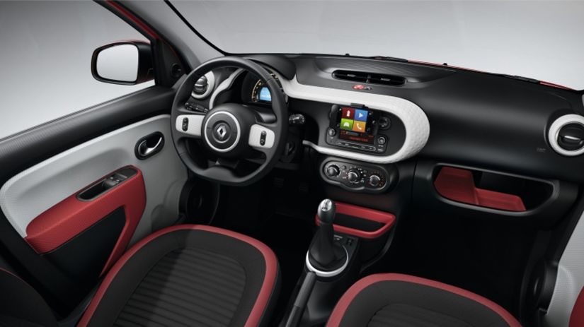 Interiér môže obsahovať aj multimediálnz systém...