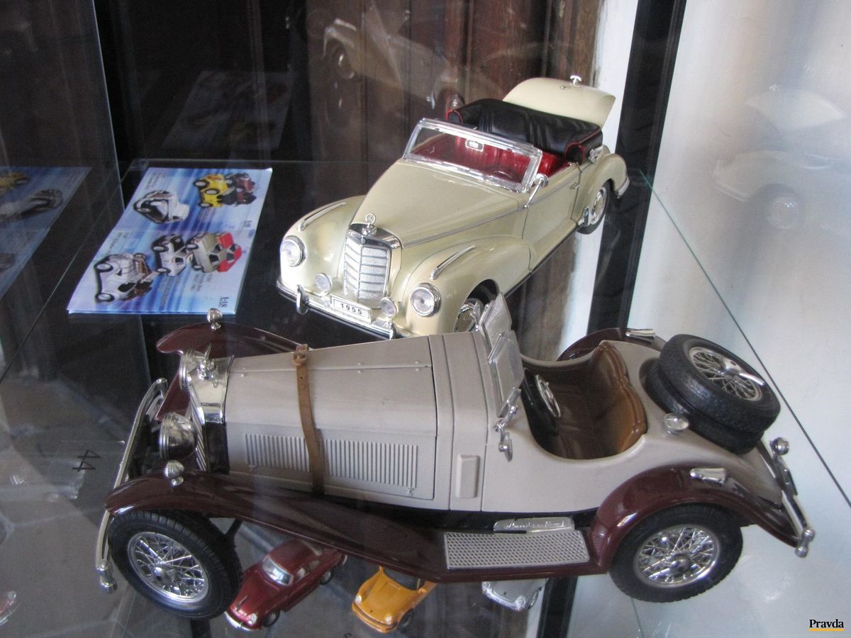 Modely automobilov značky Mercedes.