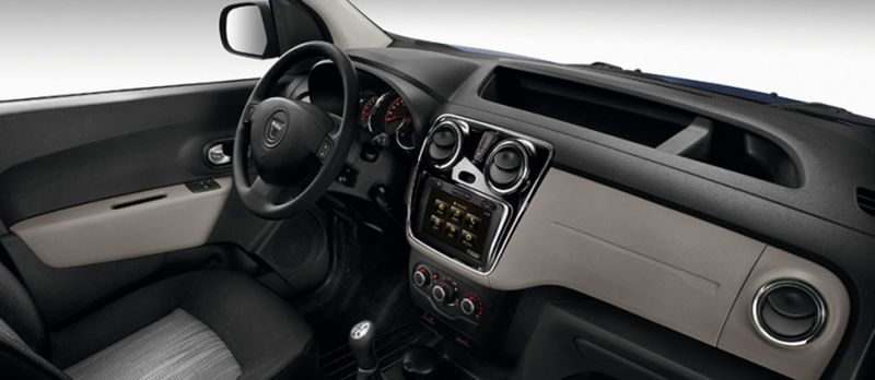 Interiér je prakticky bez zmien. Len plasty...