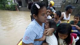 Filipíny, povodne, matka, dieťa