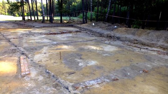 Na mieste bývalého nacistického tábora pre Rómov objavili masový hrob