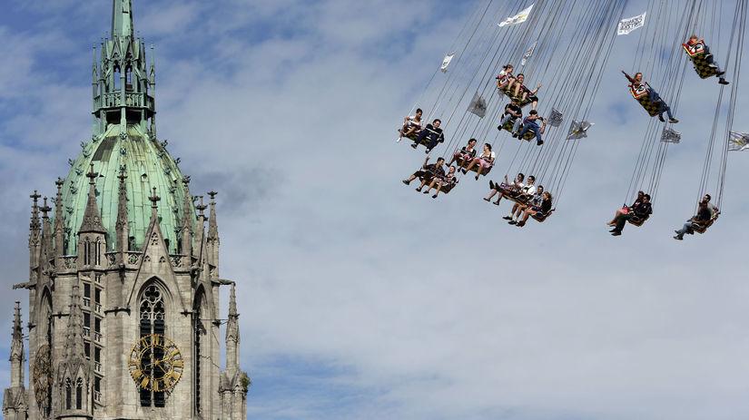 Kolotoč pred kostolom St. Paul v Mníchove.