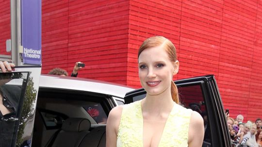 Herečka Jessica Chastain v kreácii Erdem. 