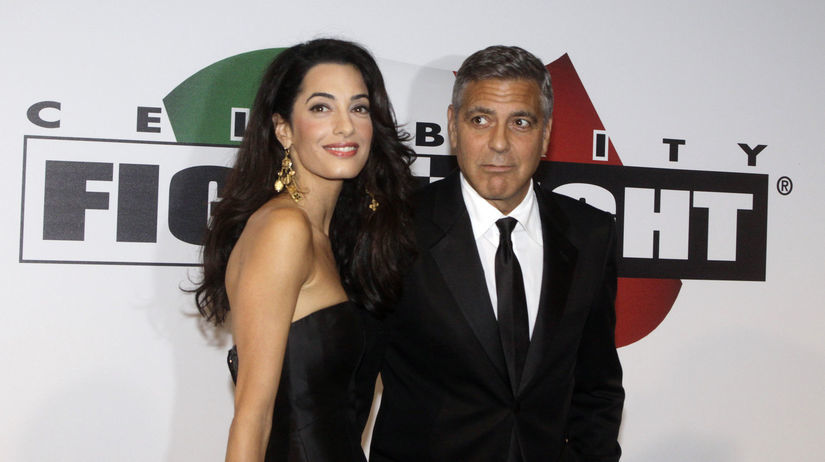 Herec George Clooney a jeho snúbenica -...