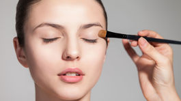 Lesk je späť! Tentokrát zdobí očné viečka