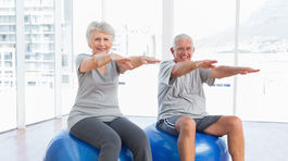 Seniori ťažia z cvičenia viac, než mladí ľudia