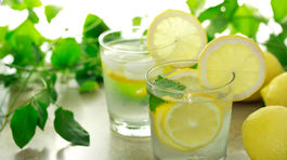 Pravda o citrónovej vode nalačno. Je naozaj takým zázrakom?