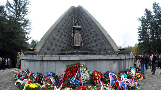 Pamätník československých vojakov na Dukle...