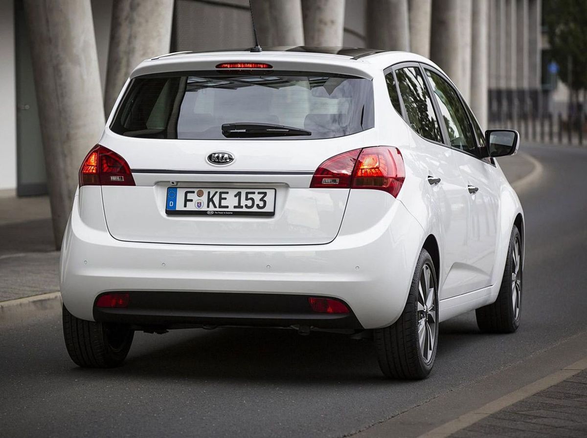 Vzadu pribudla len pozmenená grafika diódových...