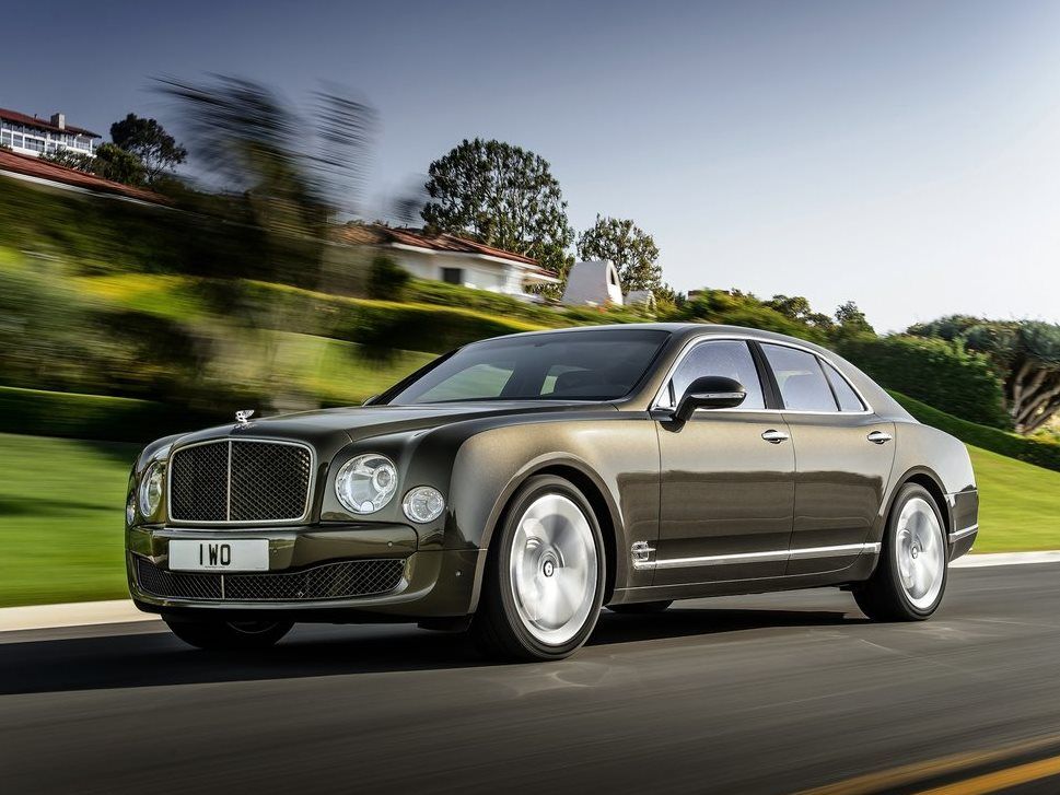 Najväčším žrútom je Bentley Mulsanne Speed. Na...