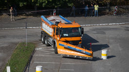 VIDEO: V Bratislave solili cesty pri +7 stupňoch Celzia