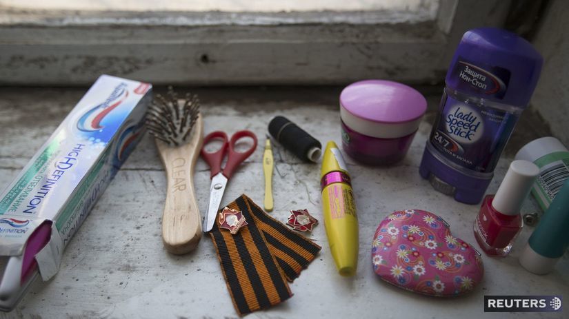 Irinina výbava: oranžovo-čierna stuha svätého...