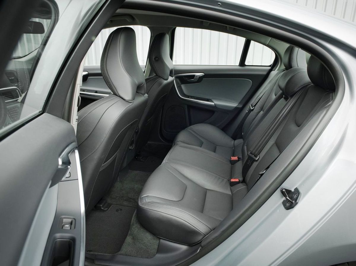 Napriek klesajúcej streche je vzadu dostatok...