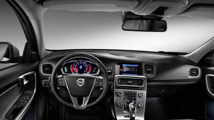 Interiér si požičal z mladšieho modelu V40...