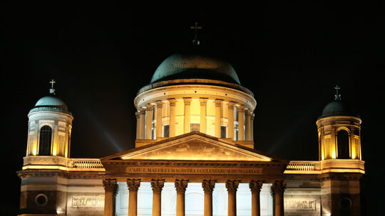 Pohľad na Ostrihomskú baziliku, jeden z...