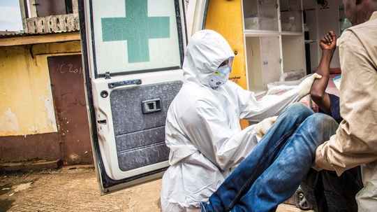 Po experimentálnej liečbe sa vyliečili dvaja nakazení ebolou