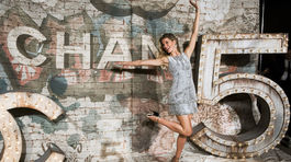 Topmodelka Gisele Bündchen pózovala ako divá.