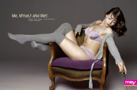 Cosma Shiva Hagen v reklame pre Mey Bodywear.