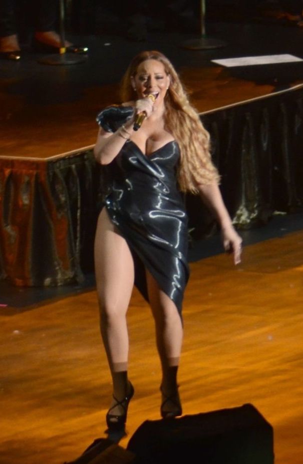 Mariah Carey na pódiu v Šanghaji.
