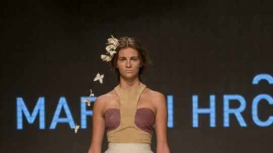 Kolekciu dizajnéra Martina Hrču na akcii...