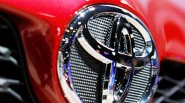 Toyota a Lexus zvolávajú 1,7 milióna áut. Problémom sú brzdy