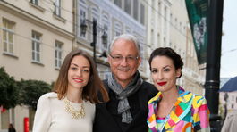 Spisovateľ Jozef Heriban a jeho dcéry Tamara (vpravo) a Barbara Heribanové.
