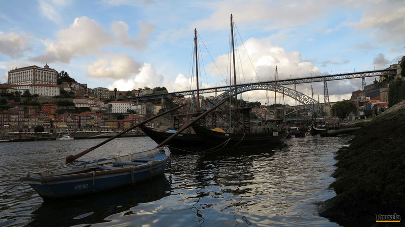 Monumentálny most Ponte de Dom Luis.
