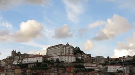 Pohľad na mesto z Vila Nova de Gaia na ľavom...