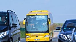 Mercedes-Benz Travego: Pred prekážkou vie sám zastaviť