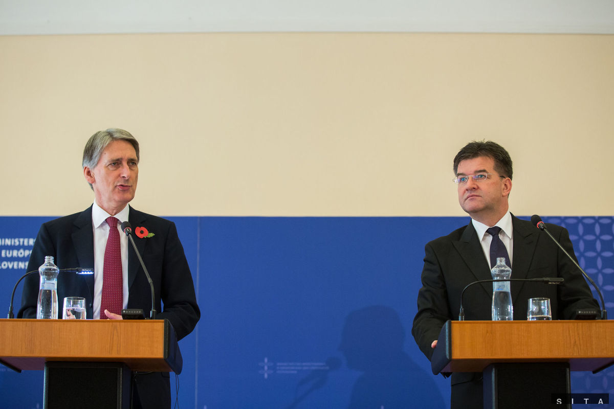 Britský minister zahraničných vecí Philip...
