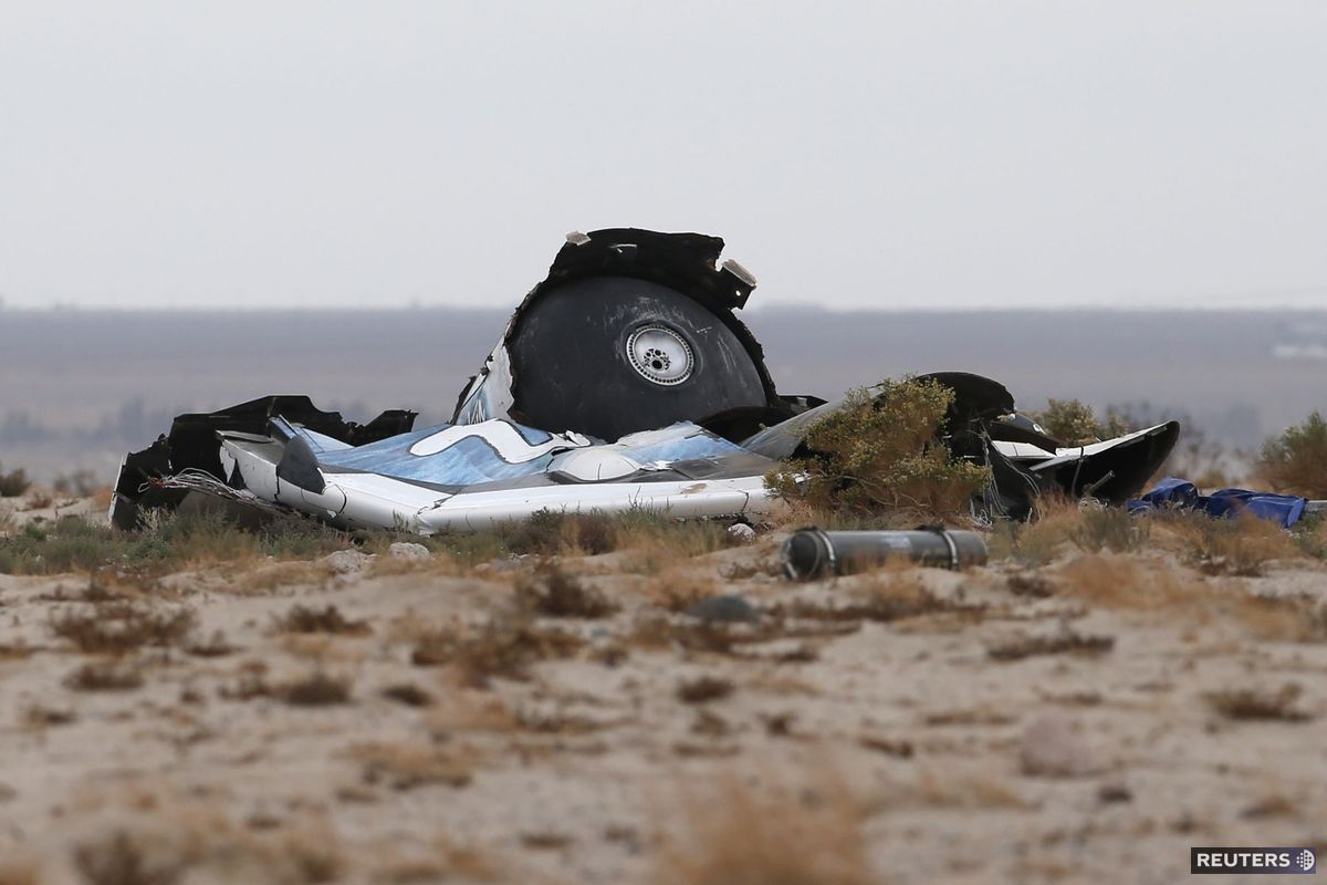 Trosky vesmírnej lode SpaceShipTwo sa rozleteli...