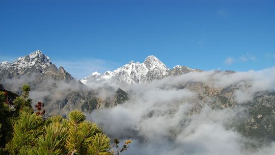 V Tatrách pozor na snehové polia, záchranári ratovali Poliakov