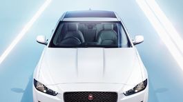 Jaguar XE: Najmenšia šelma podrobne. Poznáme všetky detaily