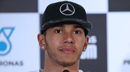 Hamilton: Vyrovnal som sa Sennovi, ostatní ma netrápia