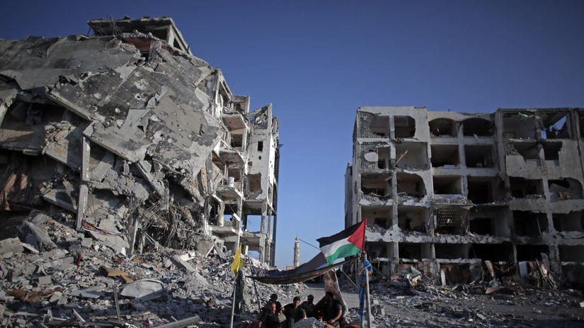 Palestínčan Ziad Rizk (38) sedí so svojimi...